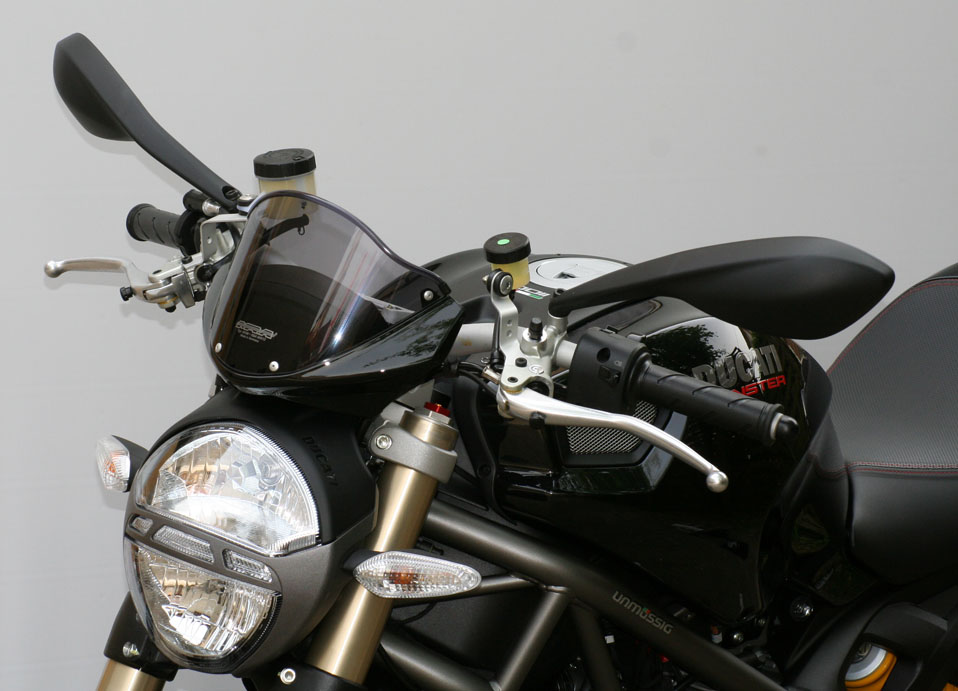 MONSTER  696 - Originally-shaped windshield "O"