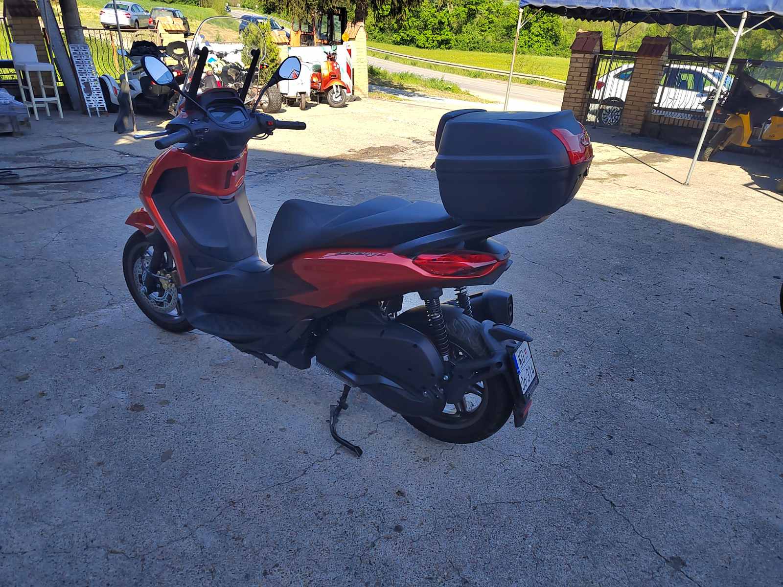 Beverly 300 Sport