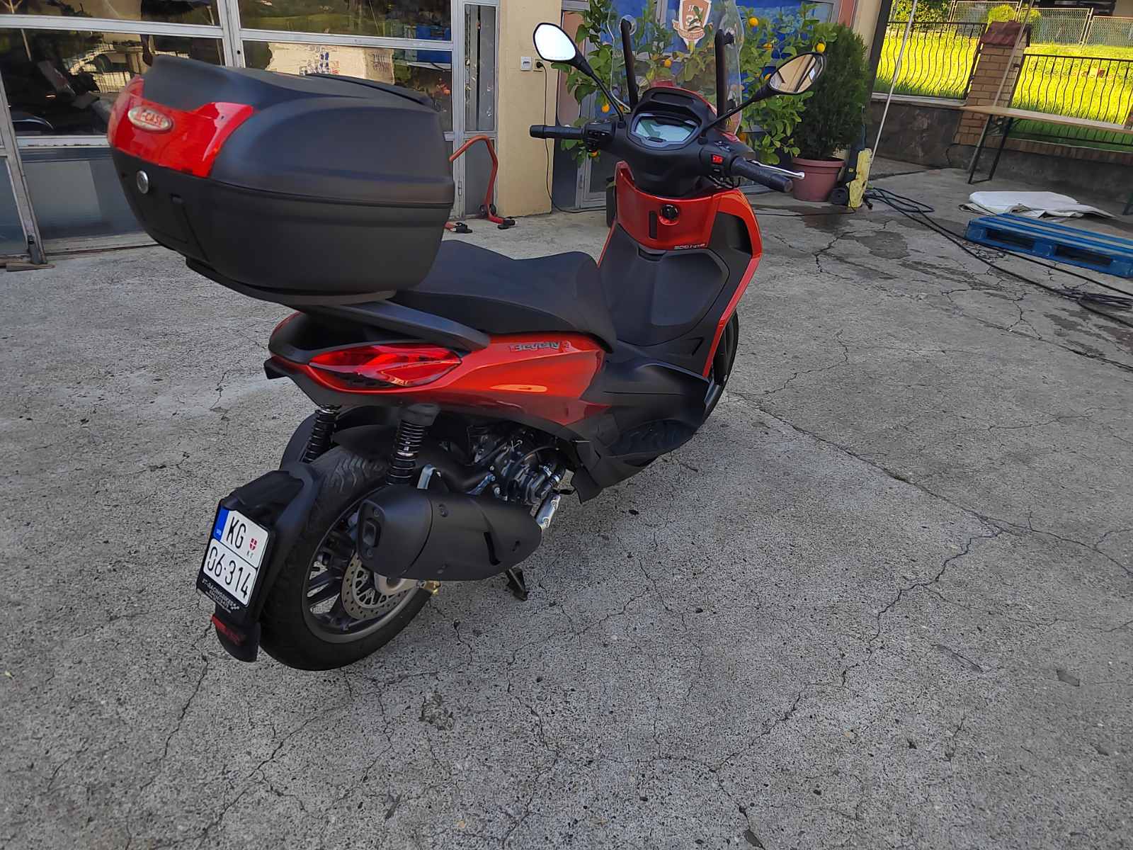 Beverly 300 Sport