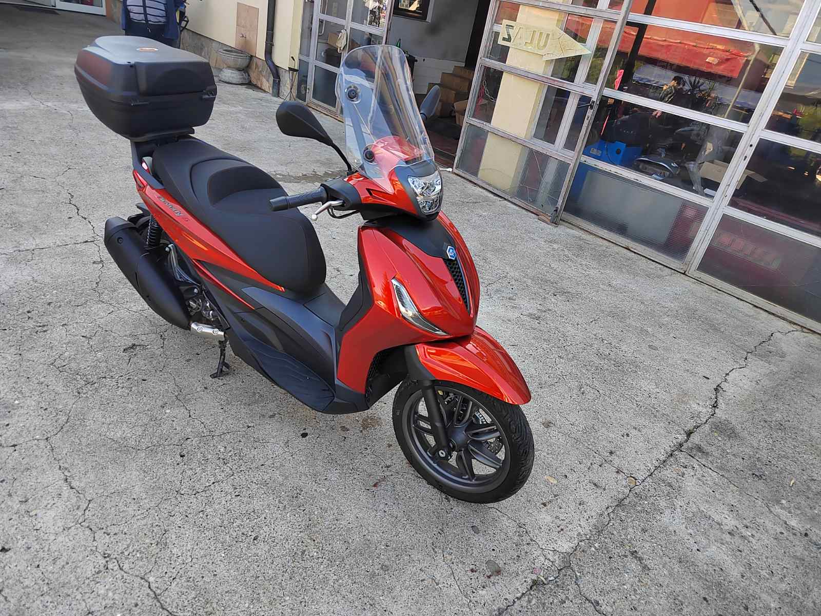 Beverly 300 Sport
